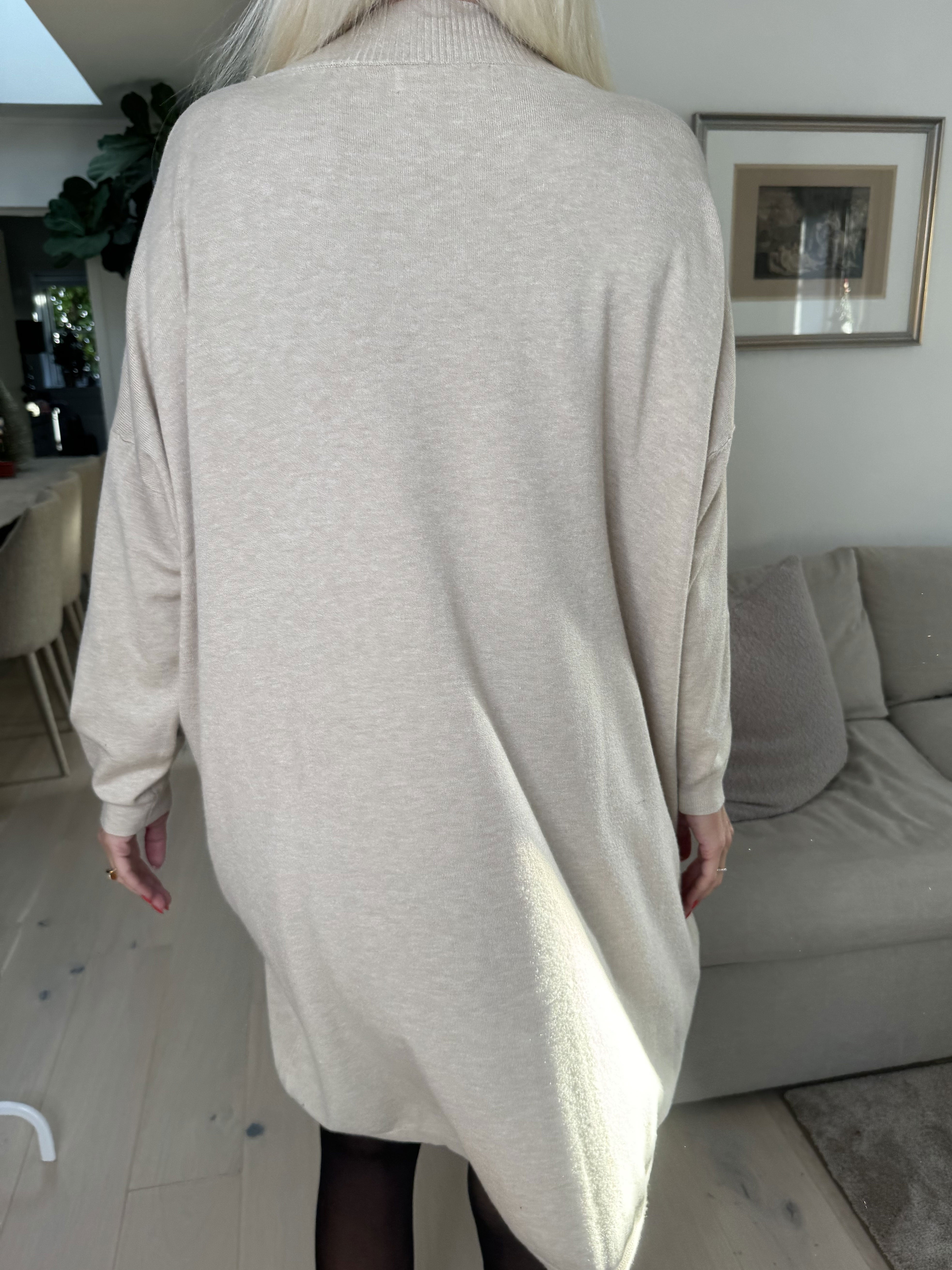 Dima - Blød strikkjole med lommer